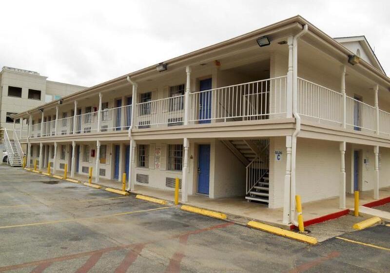 فندق Surestay  By Best Western San Antonio Riverwalk