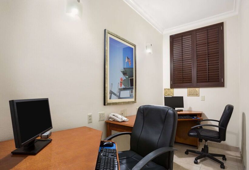 Surestay Hotel By Best Western Santa Monica