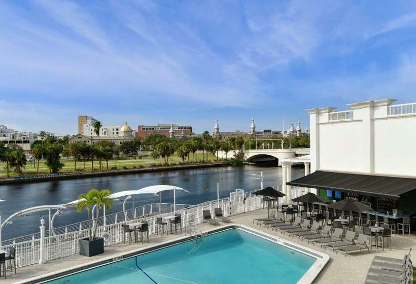 בית מלון כפרי Tampa Riverwalk