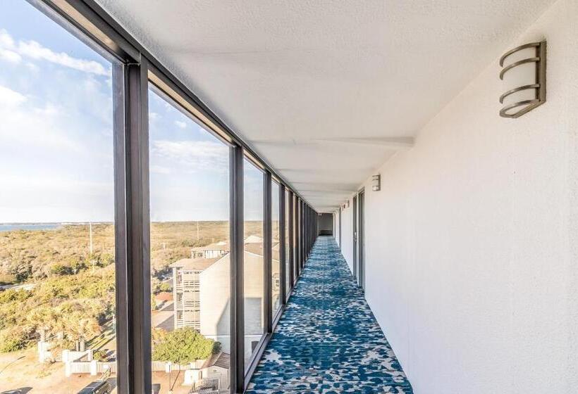 فندق Crystal Coast Oceanfront