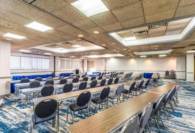 فندق Crystal Coast Oceanfront