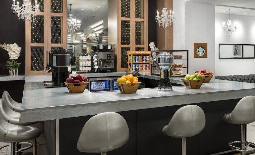 هتل The Manhattan at Times Square