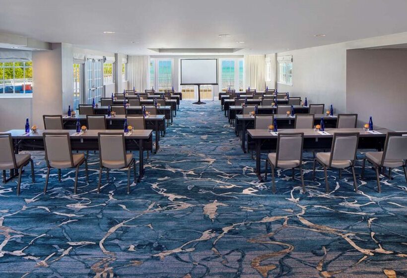 فندق The Reach Key West, Curio Collection By Hilton