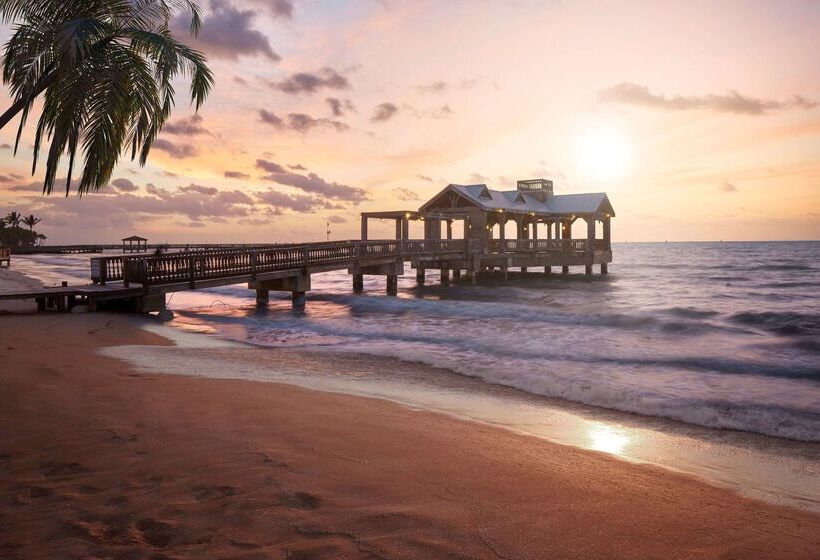 فندق The Reach Key West, Curio Collection By Hilton