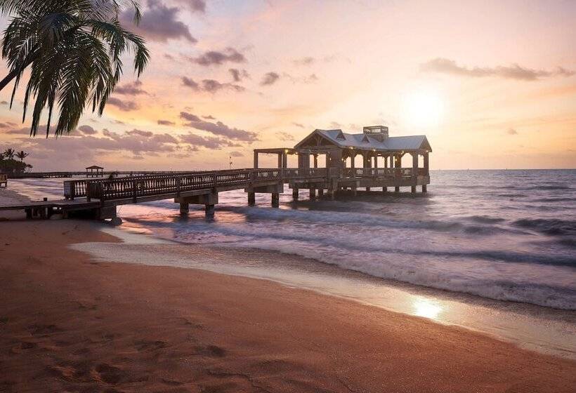 فندق The Reach Key West, Curio Collection By Hilton