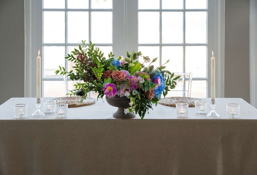 فندق The Reach Key West, Curio Collection By Hilton