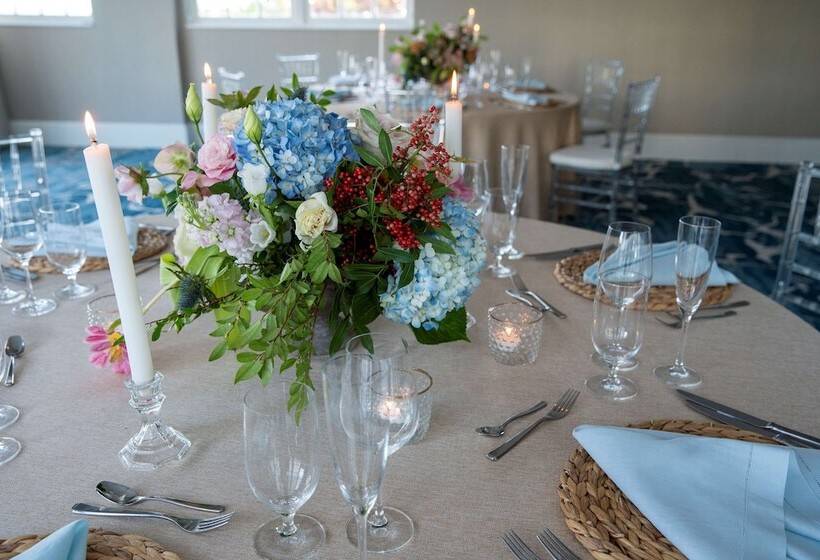 فندق The Reach Key West, Curio Collection By Hilton