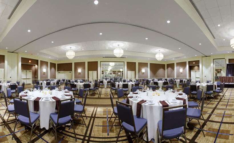 فندق The Saratoga Hilton