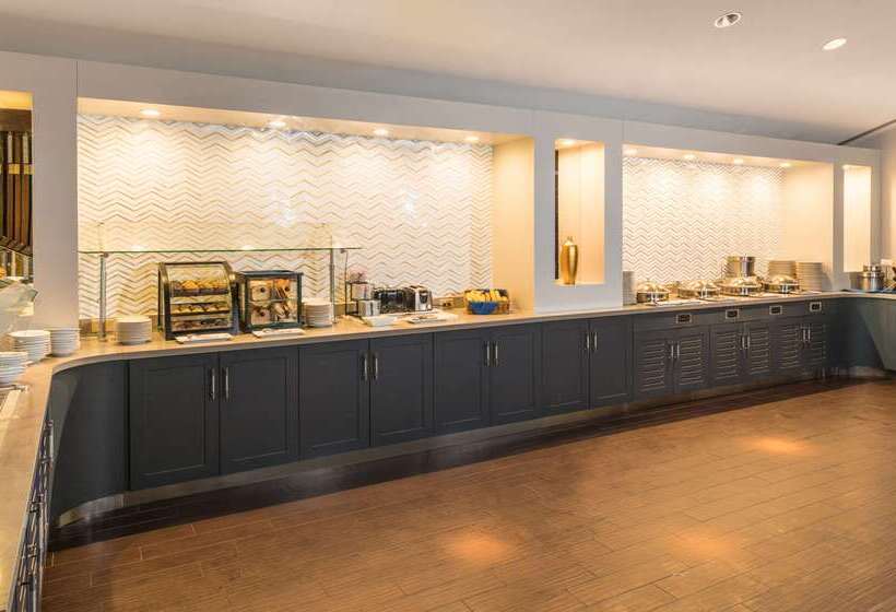 فندق The Saratoga Hilton