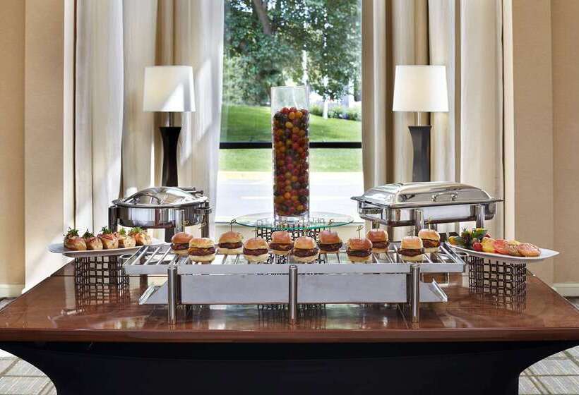 فندق The Saratoga Hilton