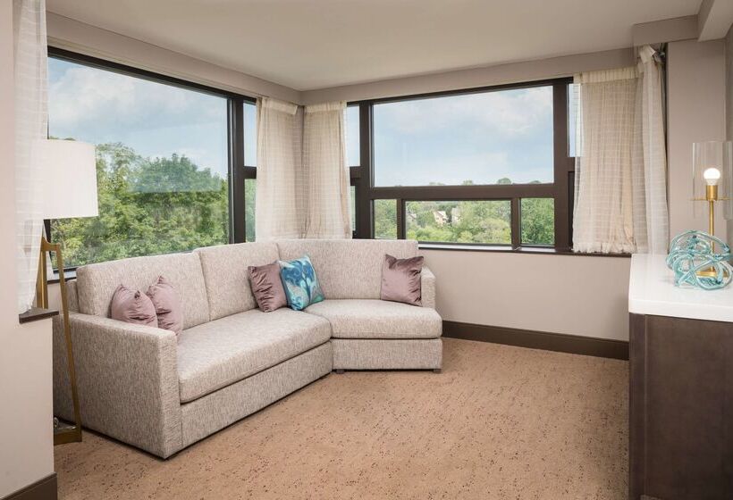 فندق The Saratoga Hilton