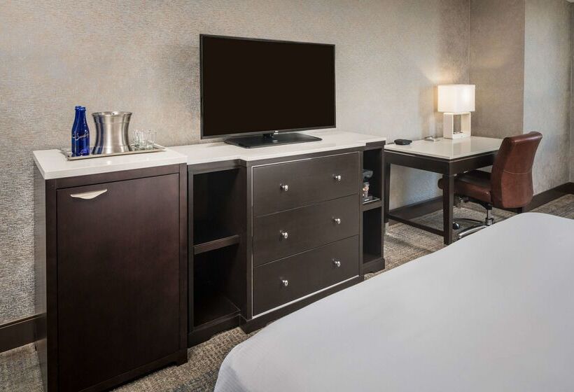 فندق The Saratoga Hilton