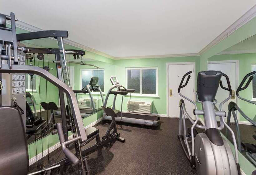 فندق Travelodge By Wyndham Orange County Airport/ Costa Mesa