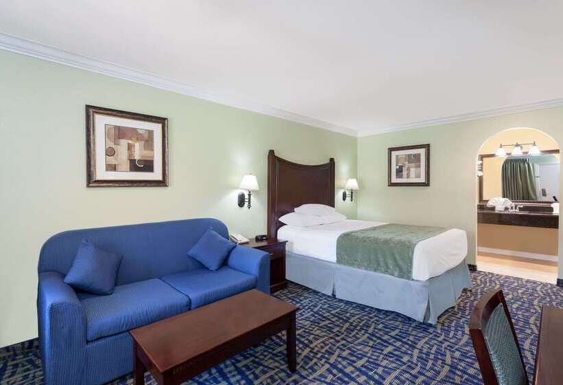 فندق Travelodge By Wyndham Orange County Airport/ Costa Mesa