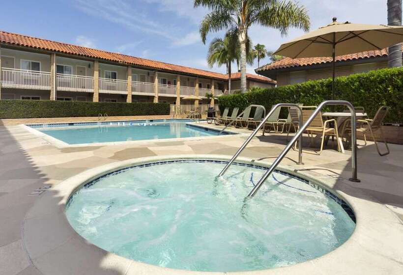 فندق Travelodge By Wyndham Orange County Airport/ Costa Mesa