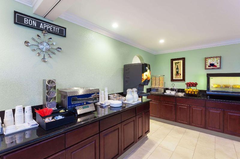 فندق Travelodge By Wyndham Orange County Airport/ Costa Mesa