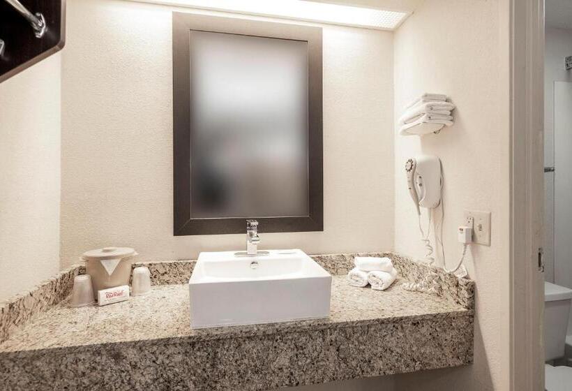 فندق Travelodge By Wyndham Peoria