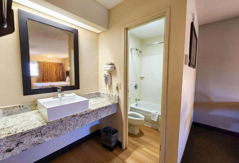 فندق Travelodge By Wyndham Peoria