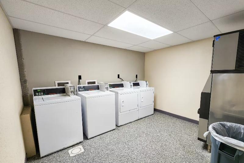 فندق Travelodge By Wyndham Peoria