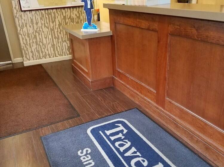 Отель Travelodge By Wyndham San Francisco Bay