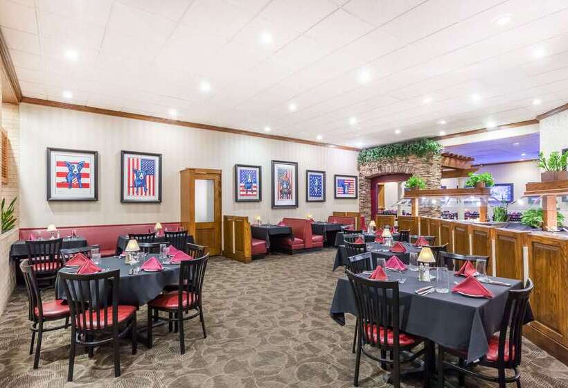 هتل Wyndham Riverfront