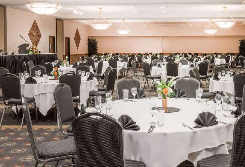 هتل Wyndham Riverfront