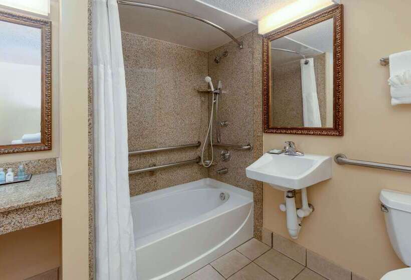 هتل Wyndham Riverfront