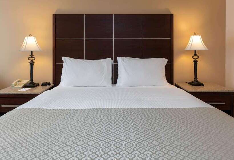 هتل Wyndham Riverfront