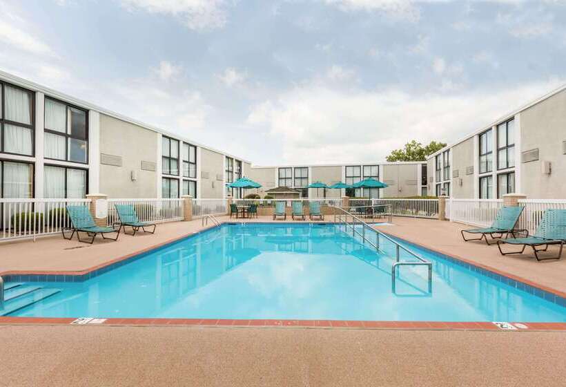 هتل Wyndham Riverfront