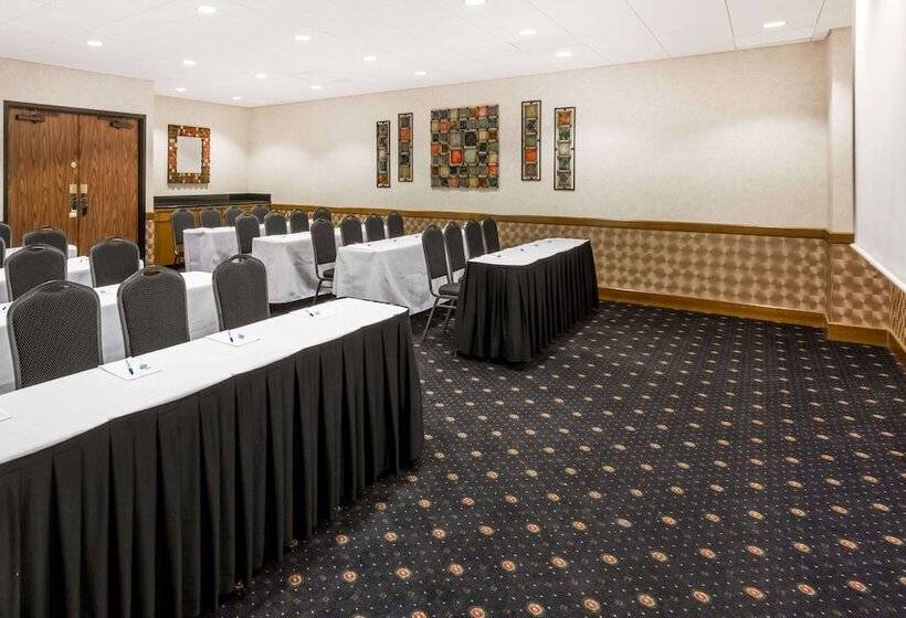 هتل Wyndham Riverfront