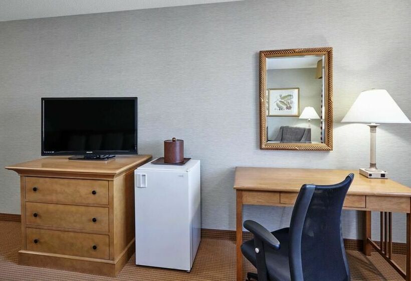 בית מלון כפרי Madison Plaza