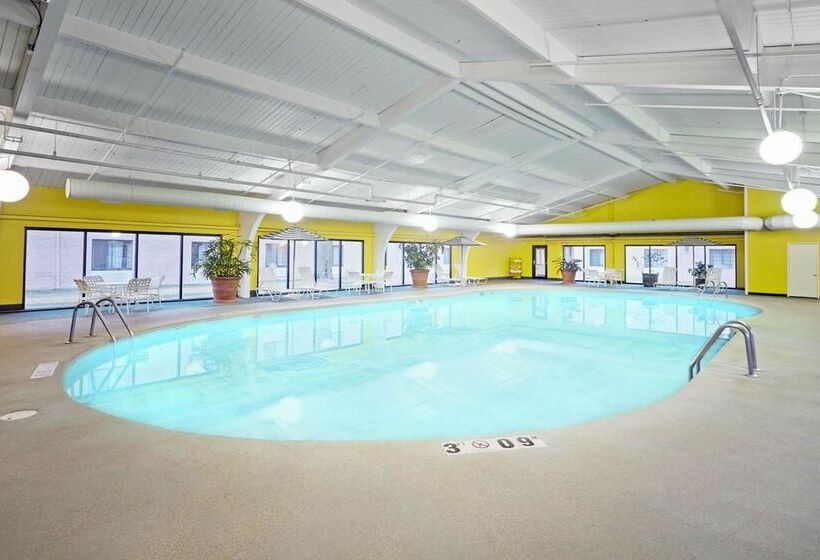 בית מלון כפרי Madison Plaza