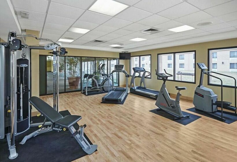 هتل Madison Plaza