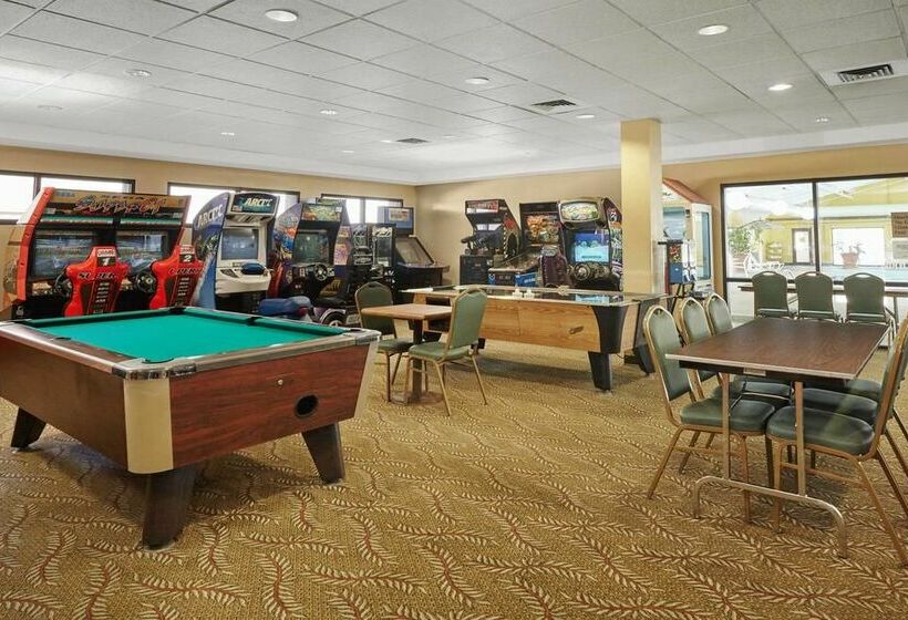 בית מלון כפרי Madison Plaza