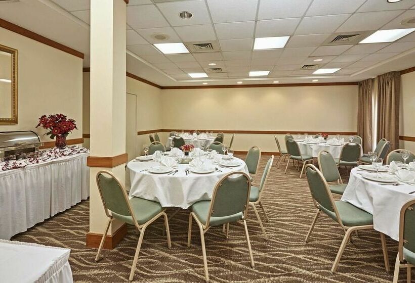 בית מלון כפרי Madison Plaza