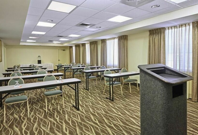 هتل Madison Plaza