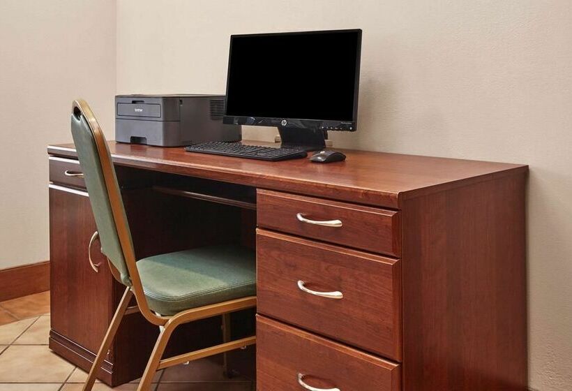 בית מלון כפרי Madison Plaza