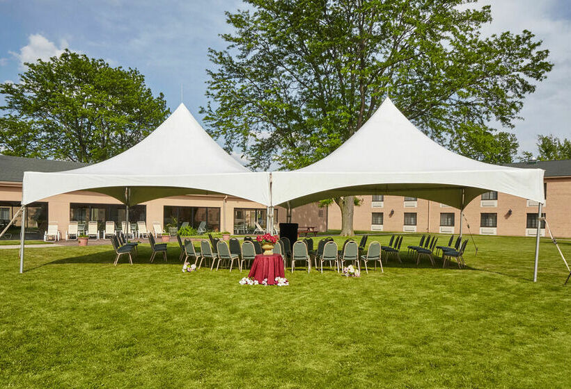 هتل Madison Plaza