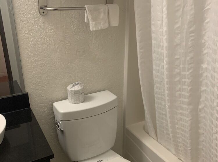 فندق على الطريق Scottsbluff Inn