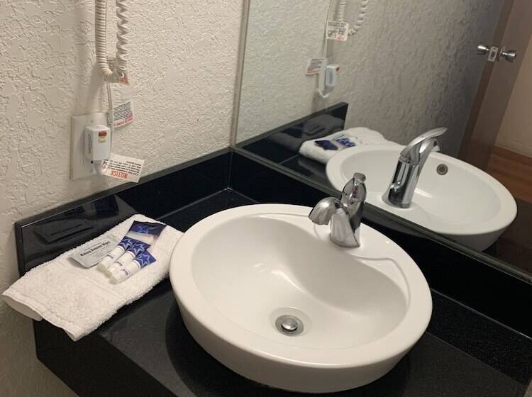 فندق على الطريق Scottsbluff Inn