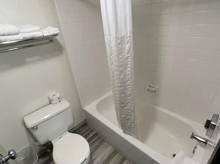 فندق على الطريق Super 8 By Wyndham Rice Lake