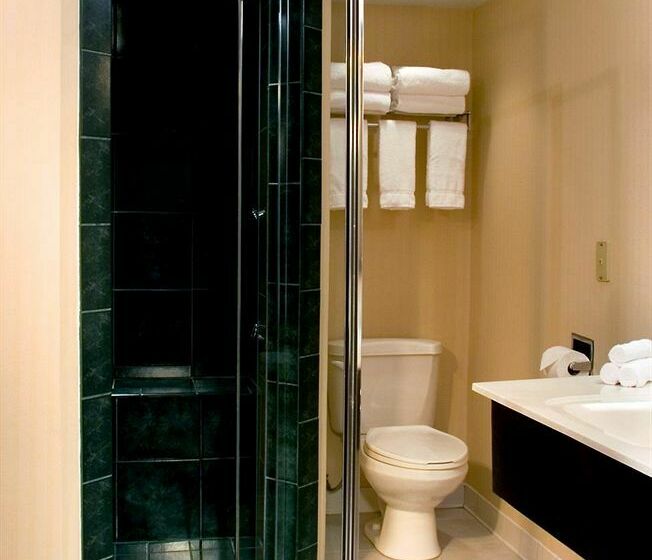 فندق Ramada By Wyndham Greensburg  & Conference Center