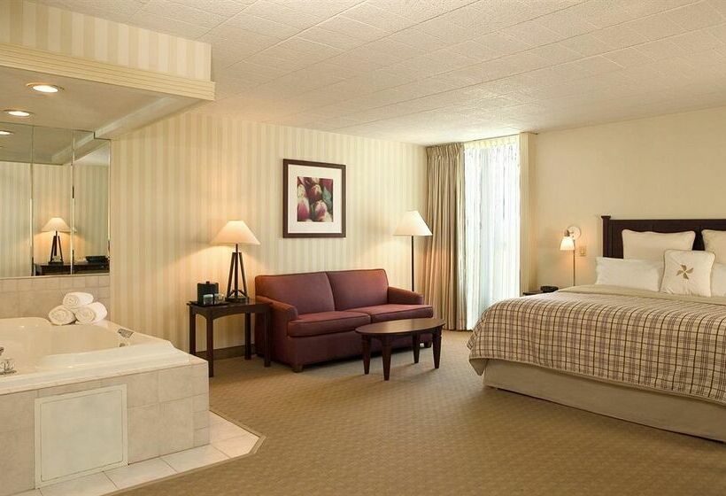 فندق Ramada By Wyndham Greensburg  & Conference Center