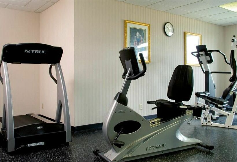 فندق Ramada By Wyndham Greensburg  & Conference Center