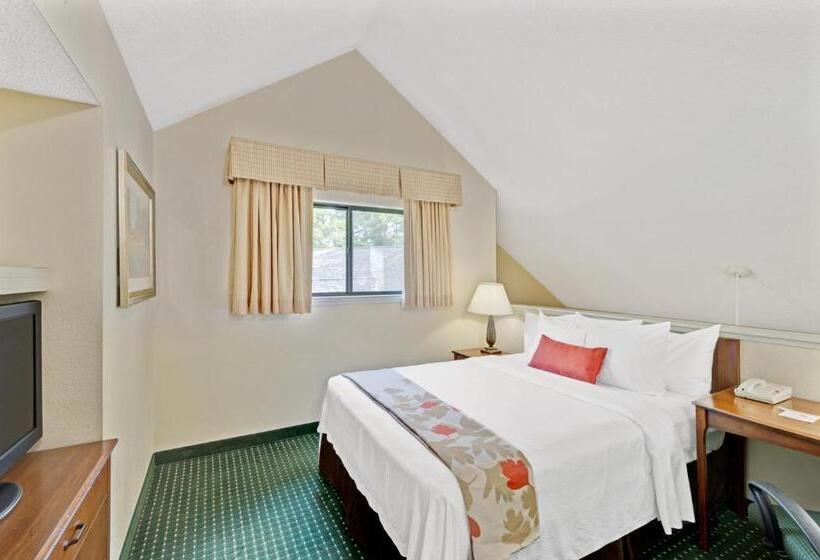 Residences At Daniel Webster