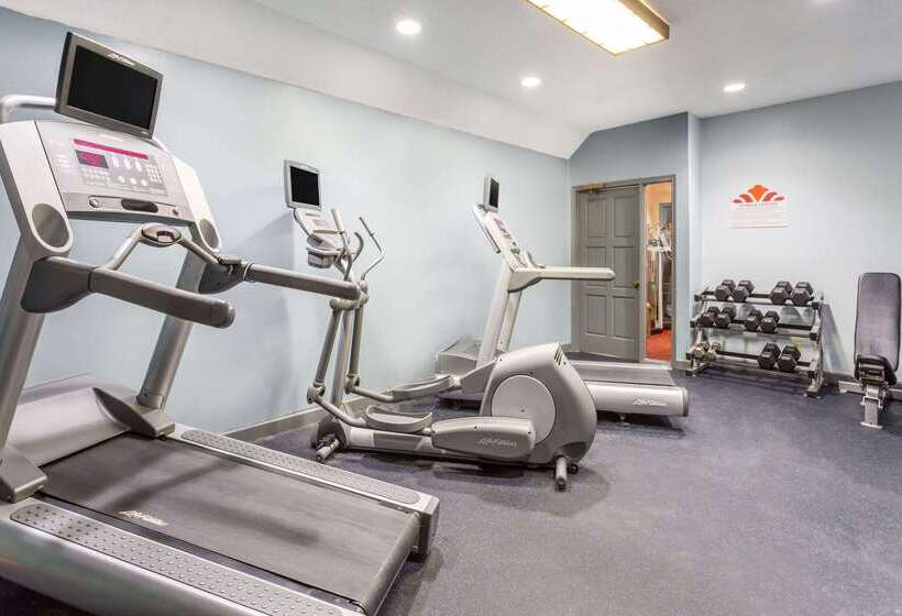 住所 Hawthorn Suites By Wyndham North Charleston