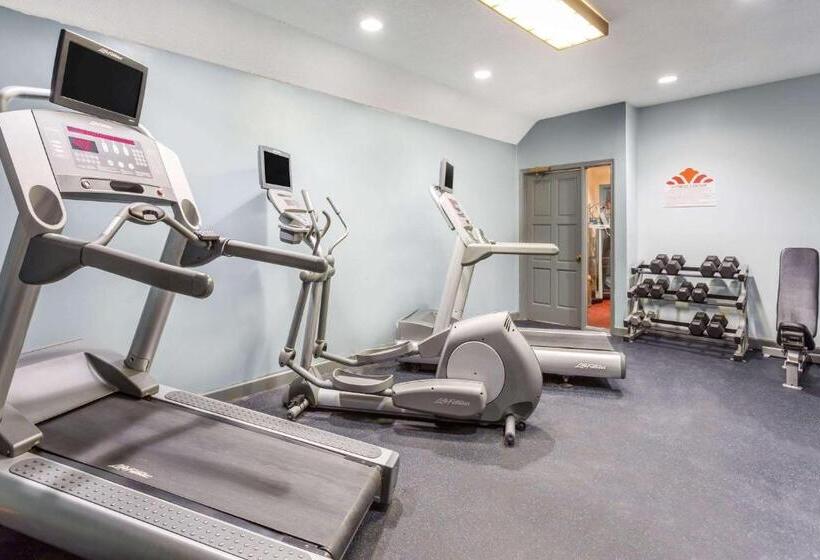 住所 Hawthorn Suites By Wyndham North Charleston