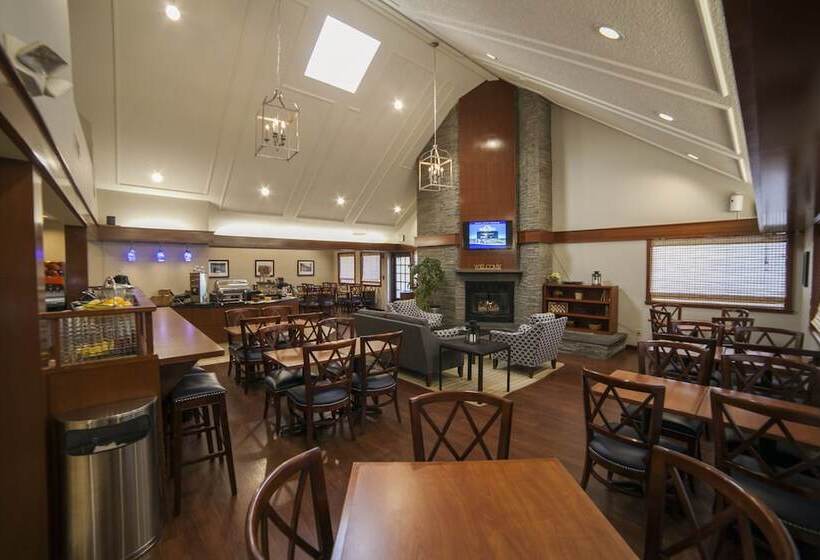 اقامتگاه New Haven Village Suites