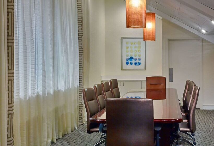 住所 Sonesta Simply Suites Memphis East Poplar Pike