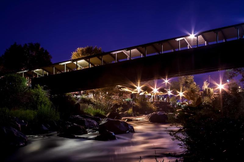 リゾートホテル Riverhouse Lodge